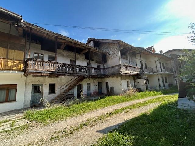Casa Semi Indipendente in Vendita a Seren del Grappa, 46'000€, 400 m²
