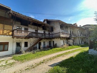 Casa Semi Indipendente in Vendita a Seren del Grappa, 46'000€, 400 m²