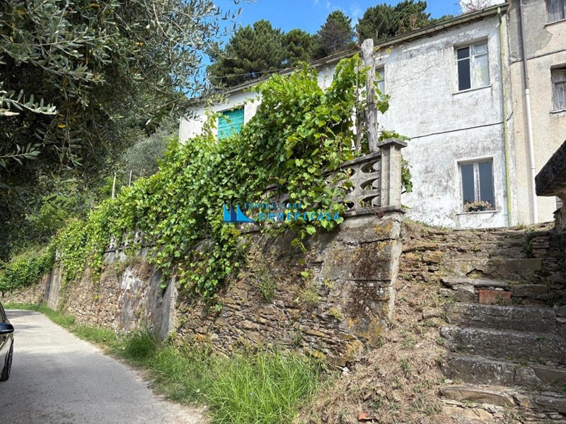 Casa di corte in Vendita a Montignoso, zona Serra, 140'000€, 140 m²