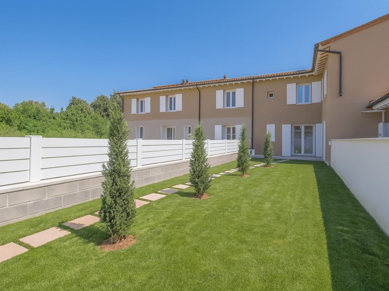 Villetta a schiera in Vendita a Cascina, zona San Giorgio, 355'000€, 122 m²
