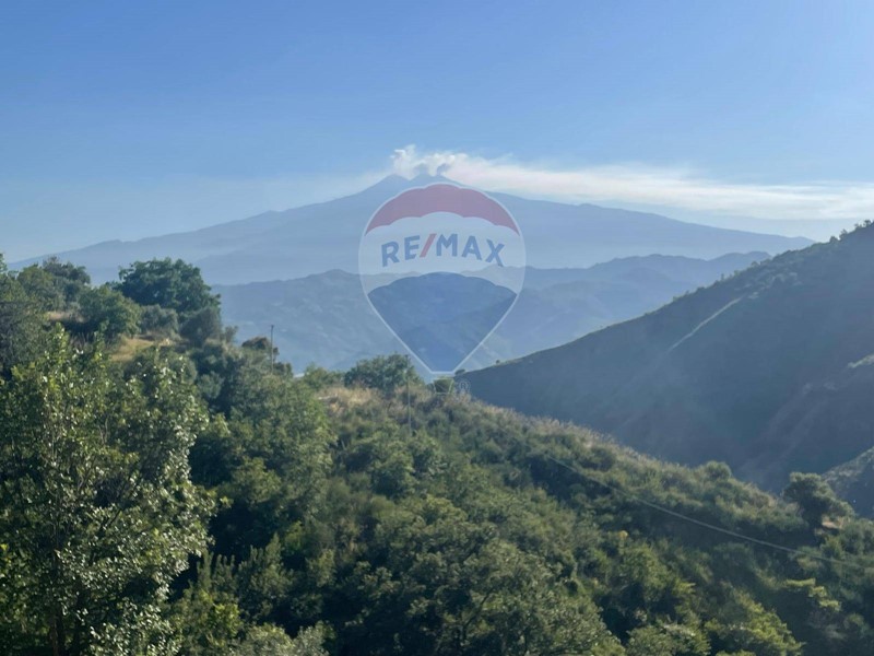 Casa Indipendente in Vendita a Castelmola, 45'000€, 825 m²