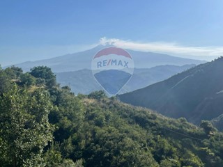 Casa Indipendente in Vendita a Castelmola, 45'000€, 825 m²