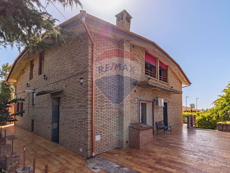 Villa in Vendita a Pedara, 265'000€, 265 m²