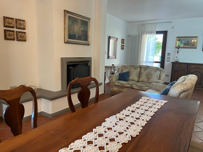 Villetta a schiera in Affitto a Cascina, 1'150€, 180 m²