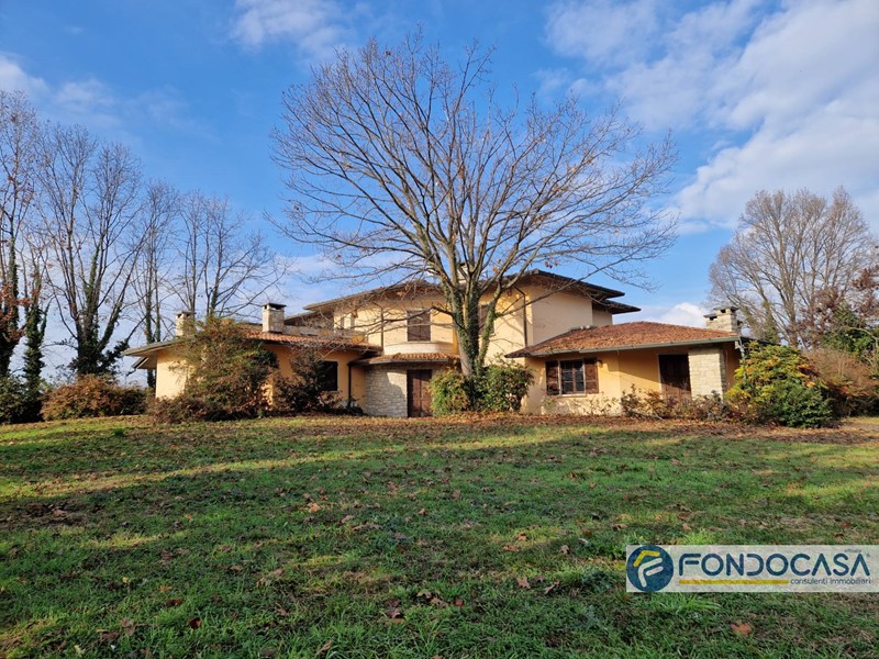 Villa in Vendita a Cazzago San Martino, 799'000€, 520 m²