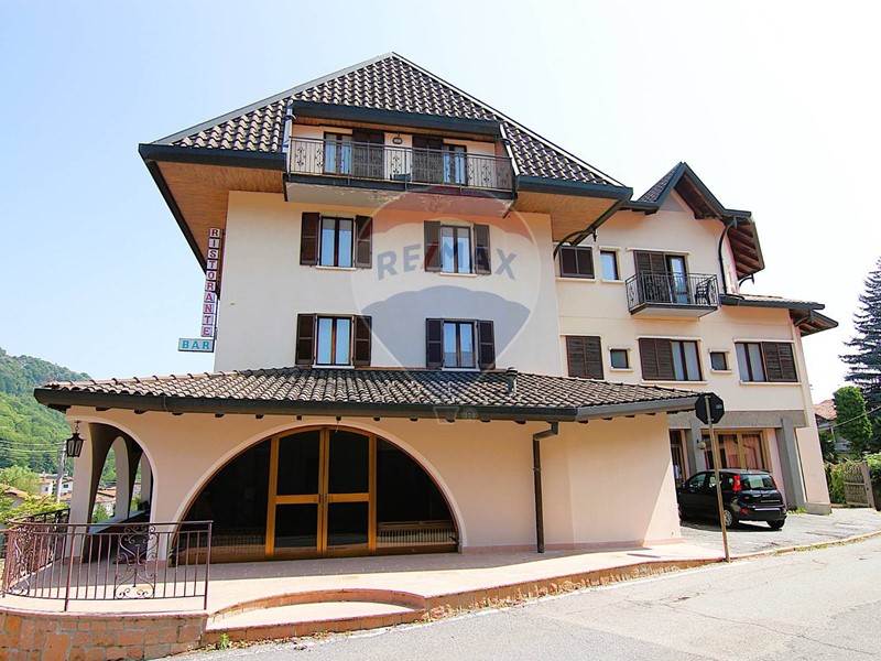 Appartamento in Vendita a Cuasso al Monte, 950'000€, 1391 m²