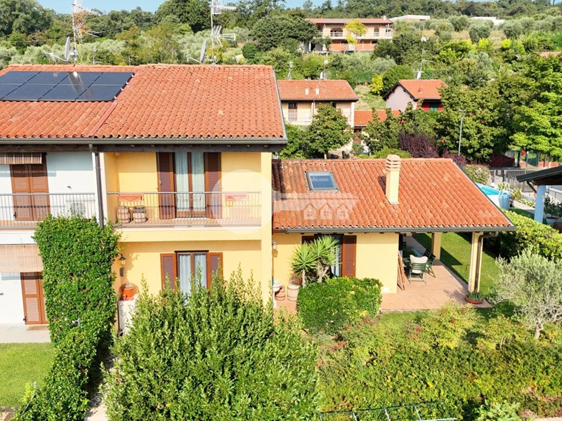 Casa Semi Indipendente in Vendita a Puegnago sul Garda, 420'000€, 190 m²