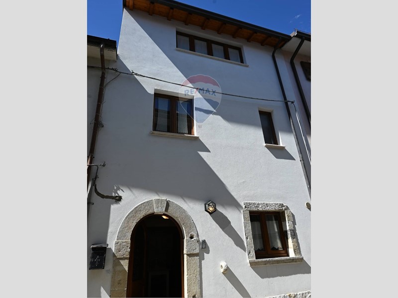 Casa Indipendente in Vendita a Alfedena, 165 m²