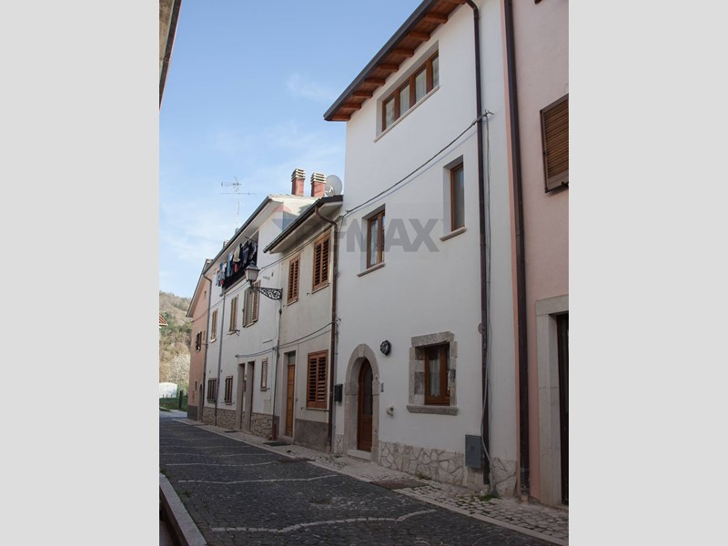 Casa Indipendente in Vendita a Alfedena, 165 m²