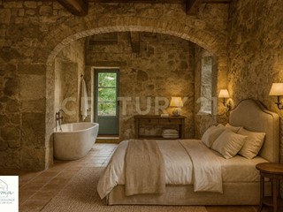 Casa Indipendente in Vendita a Castiglione d'Orcia, 180'000€, 300 m²