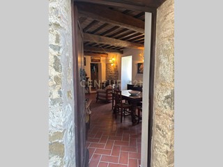 Appartamento in Vendita a Cinigiano, zona Monticello Amiata, 100'000€, 110 m²