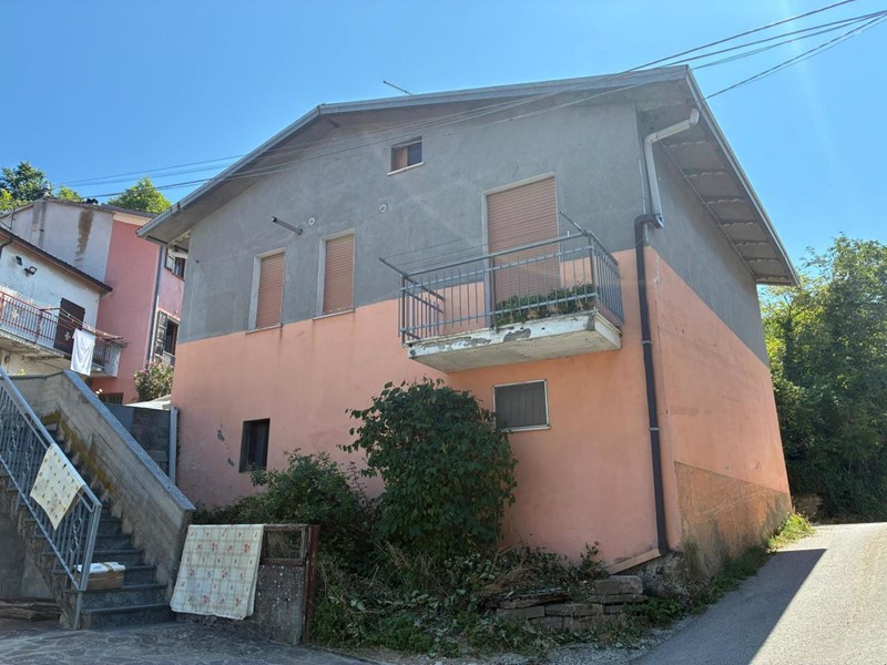 Casa Indipendente in Vendita a Pennabilli, zona Soanne, 55'000&euro;, 152 m²
