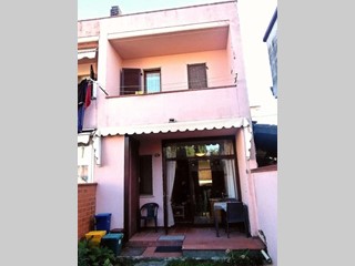 Villetta a schiera in Vendita a Carrara, zona Marina di Carrara, 259'000€, 120 m², arredato