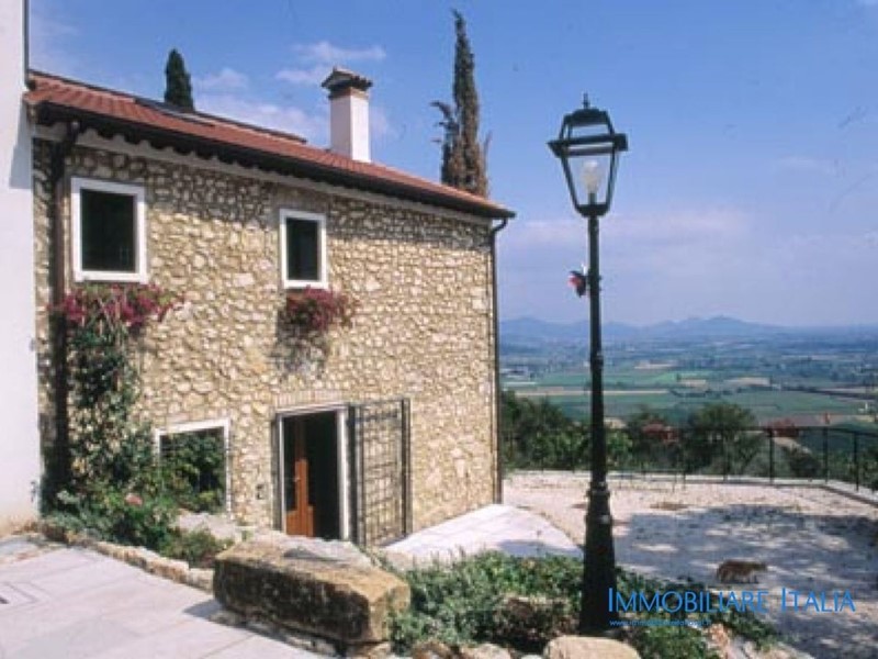 Attività commerciale in Vendita a Villaga, 1'000'000€, 220000 m²