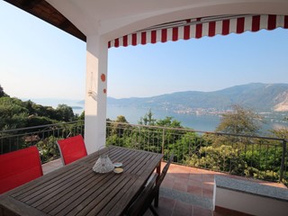 Casa Indipendente in Vendita a Verbania, 130 m²