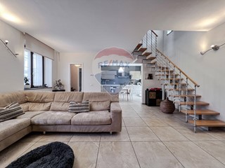 Casa Semi Indipendente in Vendita a Quinto Vercellese, 215'000€, 300 m²