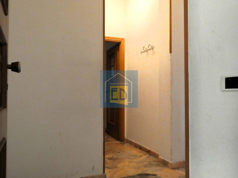 Ufficio in Affitto a Savona, 1'500€, 65 m²
