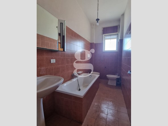 Appartamento in Vendita a Reggio Calabria, 130'000€, 155 m²