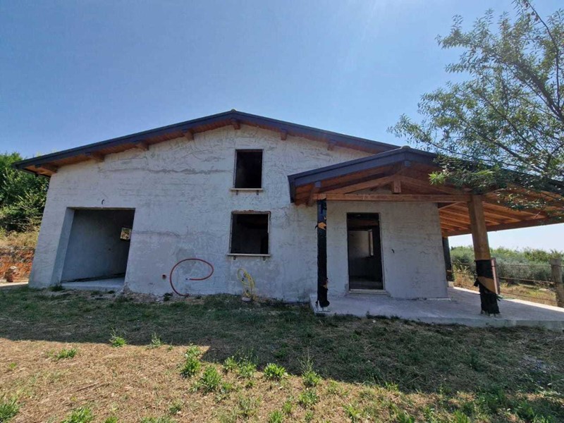 Casa Semi Indipendente in Vendita a Montecastrilli, 180'000€, 125 m²
