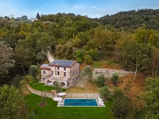 Casa Indipendente in Vendita a Bagnone, 1'050'000€, 311 m²