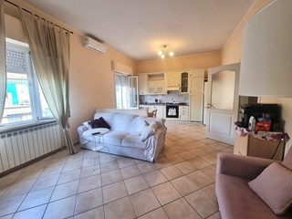 Appartamento in Vendita a Viareggio, 250'000€, 80 m²