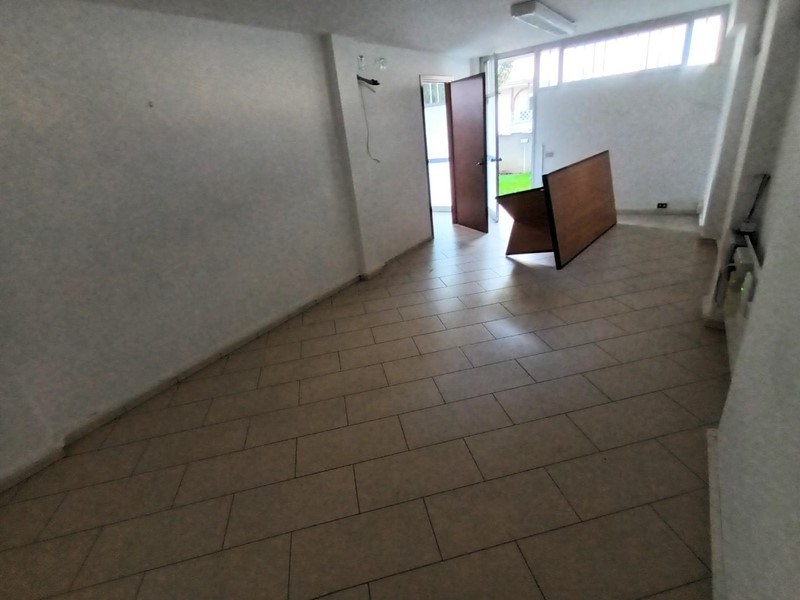 Ufficio in Affitto a Lucca, 550€, 40 m²