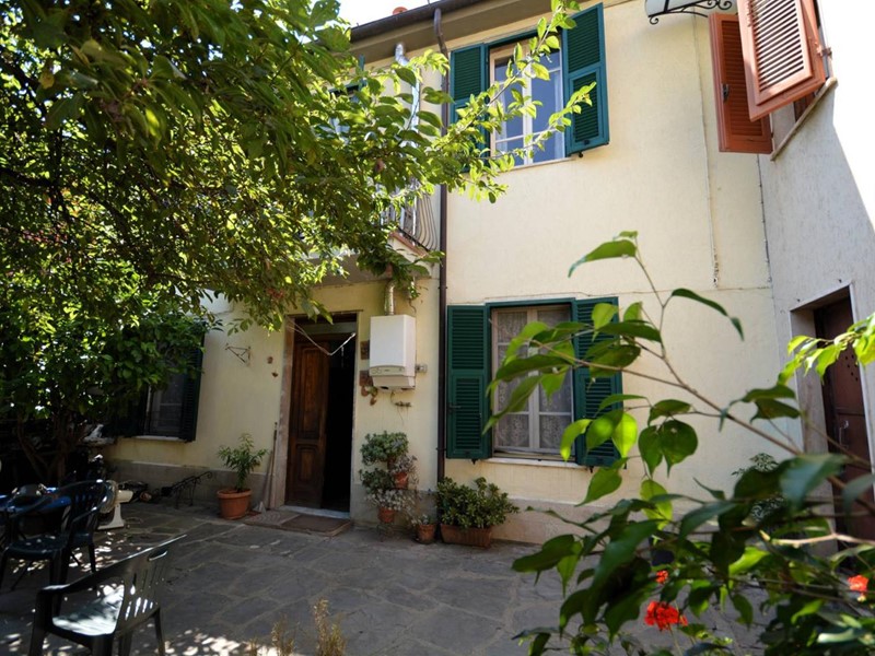 Casa Semi Indipendente in Vendita a Montignoso, zona Capanne, 120'000€, 83 m²