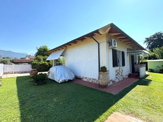 Villa in Vendita a Massa, zona Marina di Massa, 460'000&euro;, 95 m²