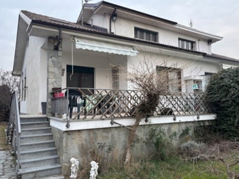Villa bifamiliare in Vendita a Cavour, 54'750€, 99 m²