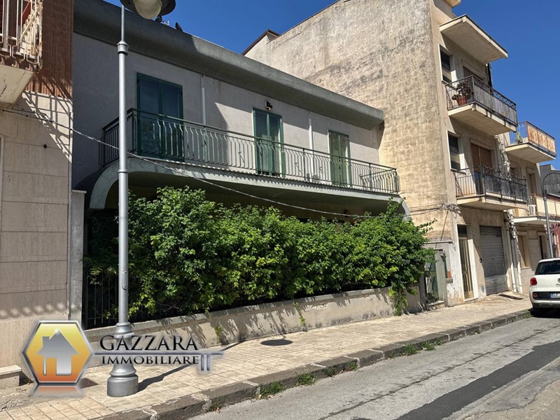 Casa Indipendente in Vendita a Canicattini Bagni, 175'000€, 500 m²