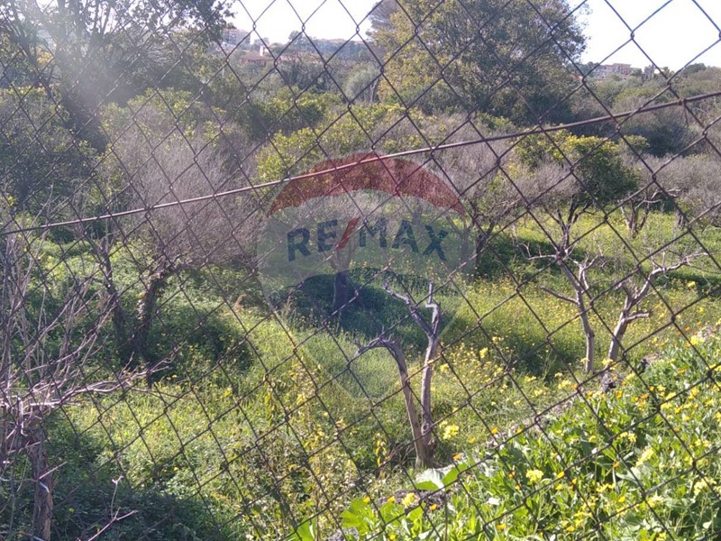 Terreno agricolo in Vendita a Gravina di Catania, 50'000€, 1934 m²