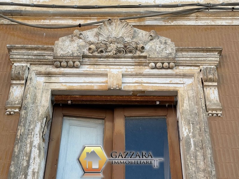 Casa Indipendente in Vendita a Canicattini Bagni, 36'000€, 170 m²