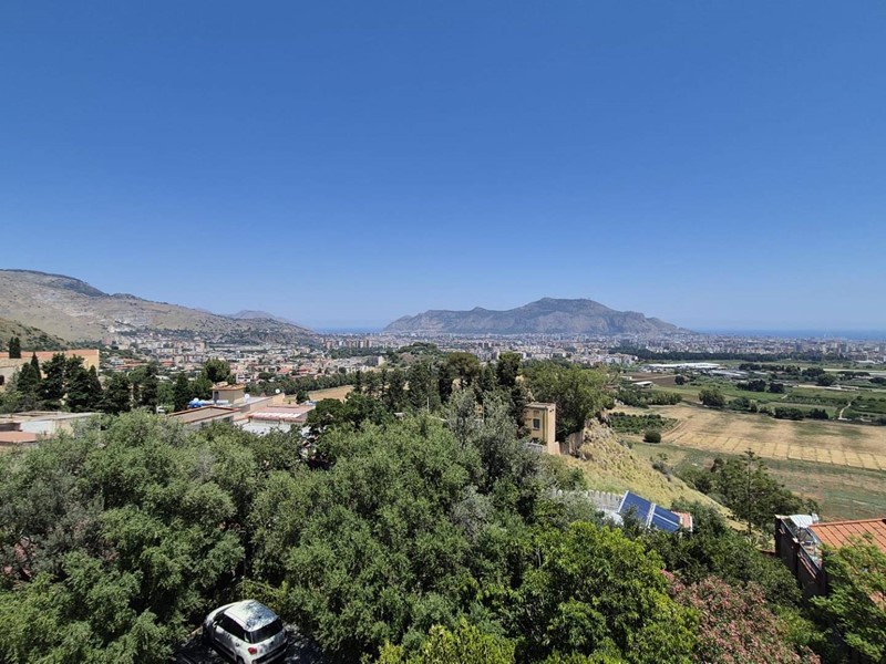 Appartamento in Vendita a Palermo, 135'000€, 140 m²