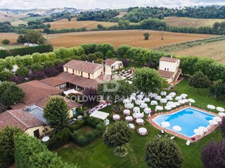 Attività commerciale in Vendita a Perugia, 1'300'000€, 1050 m²