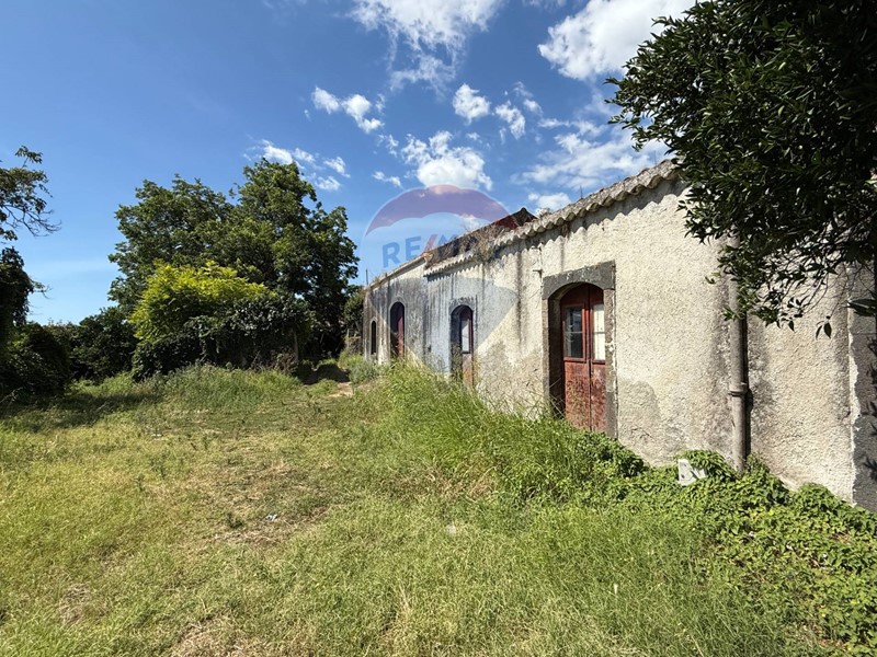Rustico in Vendita a Giarre, 480'000€, 267 m²