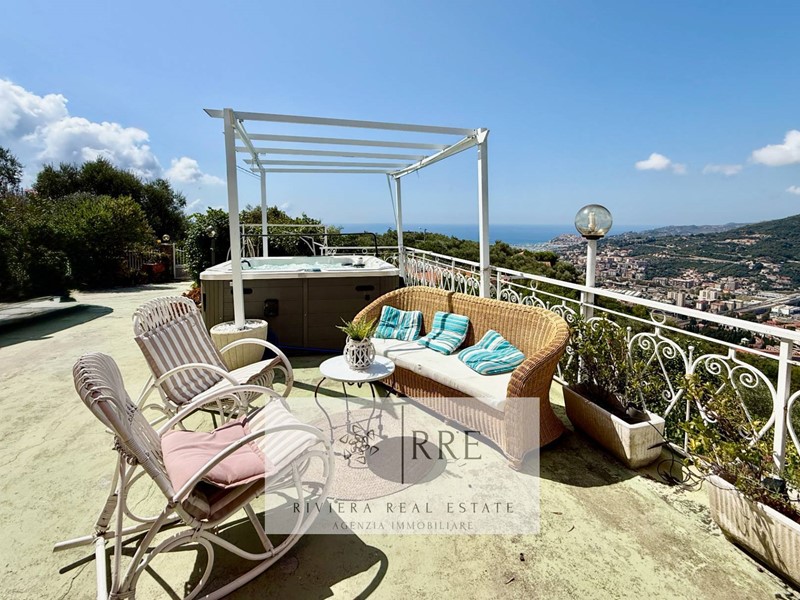 Villa in Vendita a Imperia, 527'000€, 140 m²