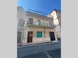 Casa Indipendente in Vendita a Giardini Naxos, 200 m²