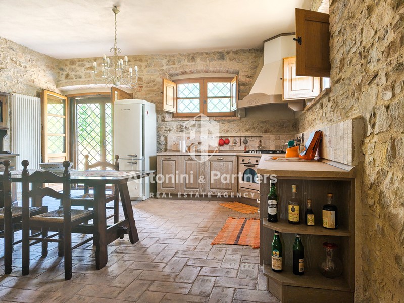 Casa Indipendente in Vendita a Todi, 398'000€, 250 m²