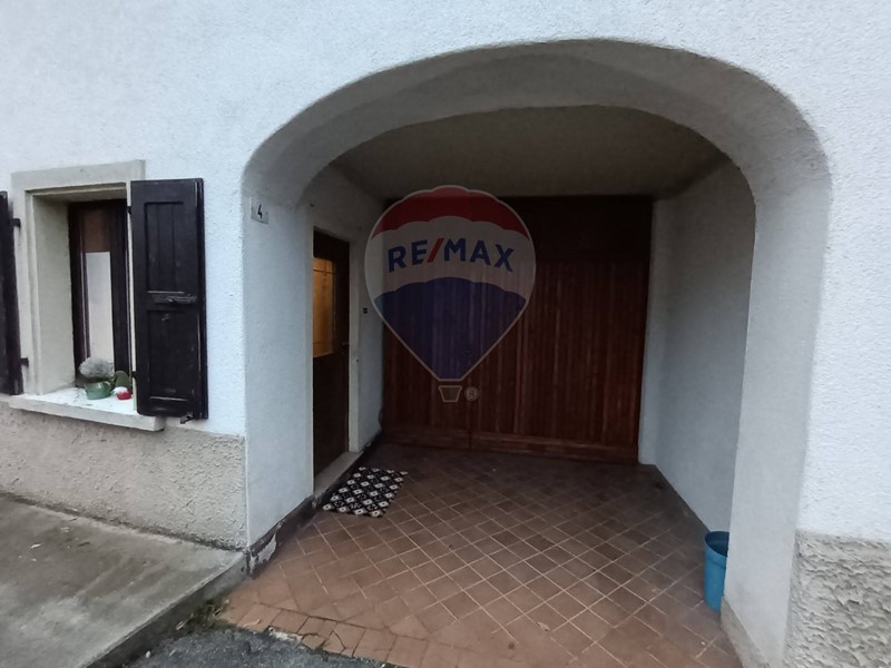 Casa Semi Indipendente in Vendita a Borgo Valbelluna, 80'000€, 236 m²