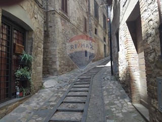 Trilocale in Vendita a Todi, 70'000€, 82 m²
