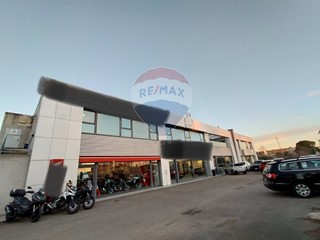 Ufficio in Affitto a Perugia, 1'500€, 220 m²