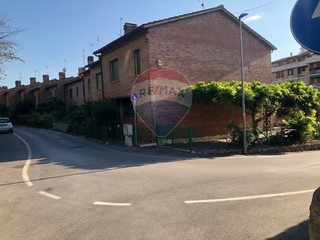 Appartamento in Affitto a Perugia, 1'200€, 140 m², con Box
