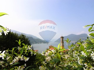 Villa in Vendita a Porto Ceresio, 482 m²