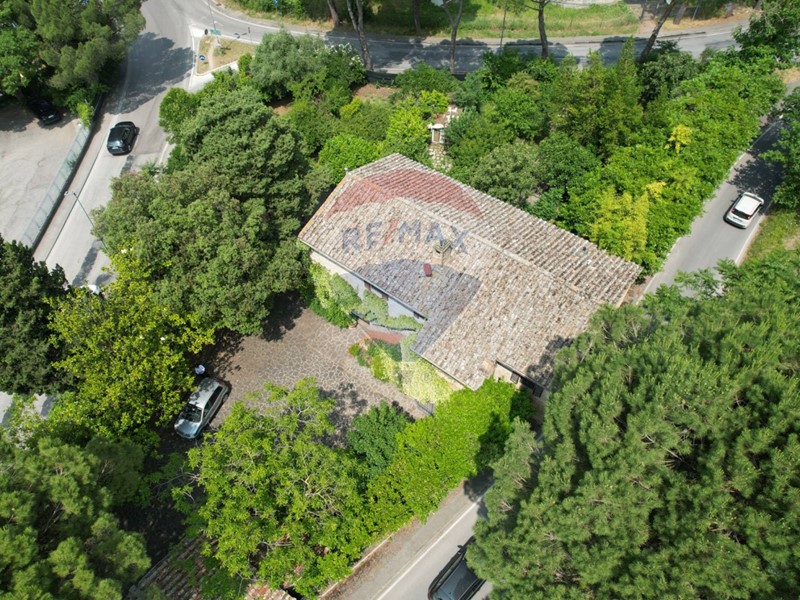 Villa in Vendita a Perugia, 710'000€, 443 m²