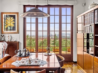 Villa in Vendita a La Spezia, 580'000&euro;, 240 m²