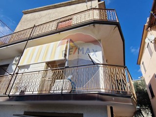 Casa Indipendente in Vendita a Castelforte, 148'000&euro;, 145 m²