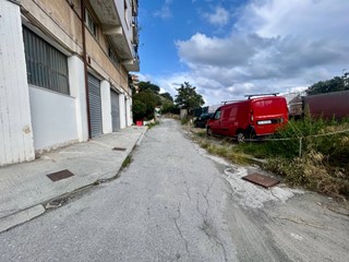 Capannone in Vendita a Savona, 285'000€, 1053 m²