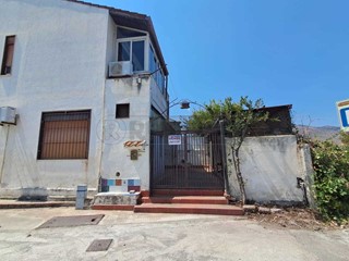 Casa Semi Indipendente in Vendita a Falcone, 48'000€, 80 m², arredato