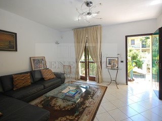 Casa Semi Indipendente in Vendita a Pietrasanta, zona Centro Storico Pressi, 420'000€, 150 m²