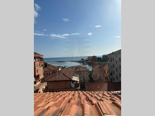 Quadrilocale in Vendita a Ventimiglia, zona Centro, 50'000€, 80 m²